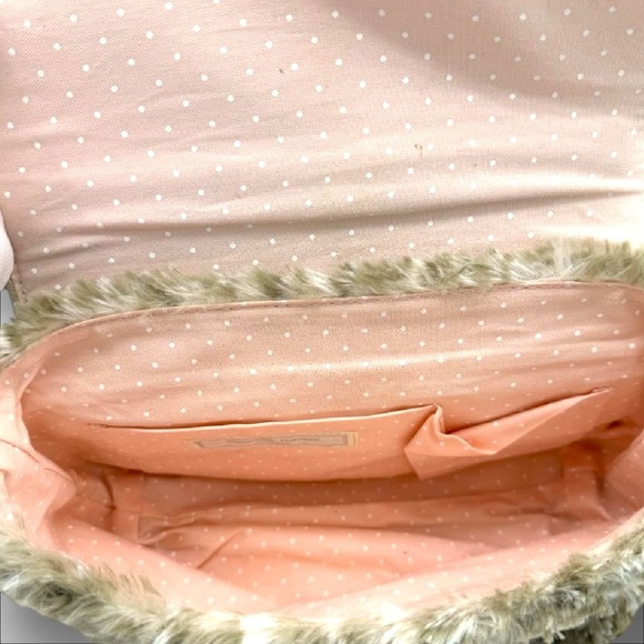 Samantha Thavasa Deluxe Faux Fur & Leather Top Handle Shoulder Bag - Picture 5 of 10